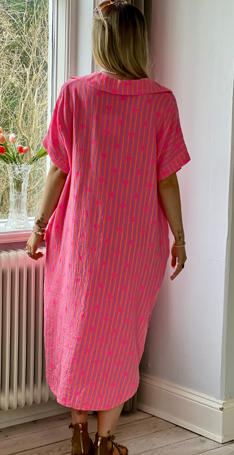 Dagmar kjole i musselin pink/hjerter LikeLondon