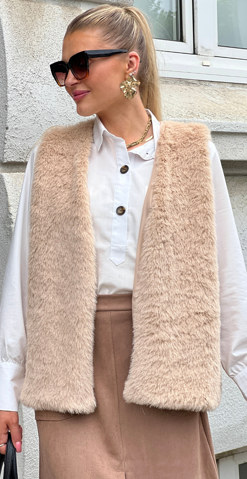 Angie fake fur vest med lommer beige