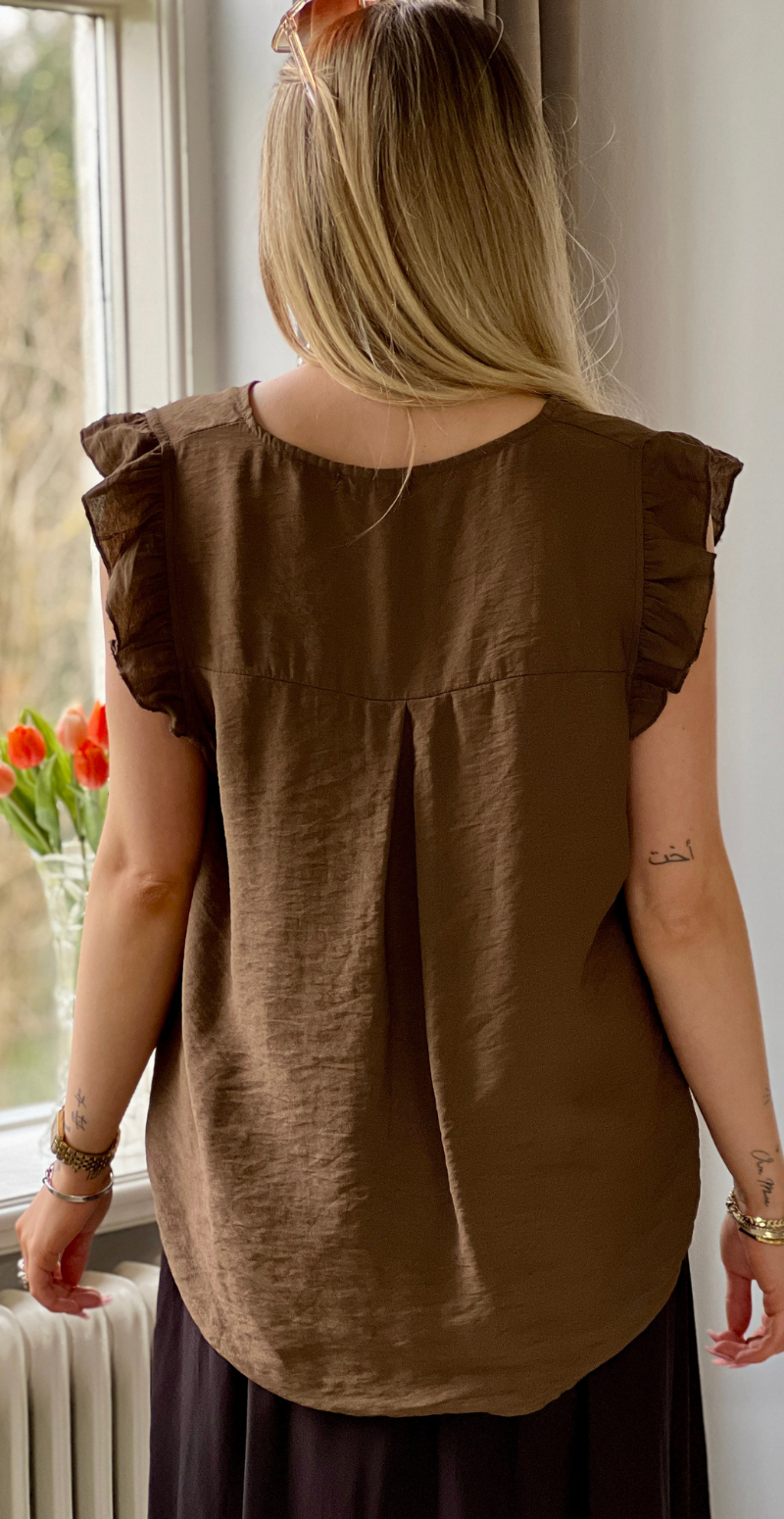 Lotus bluse med flæse detaljer brun LikeLondon
