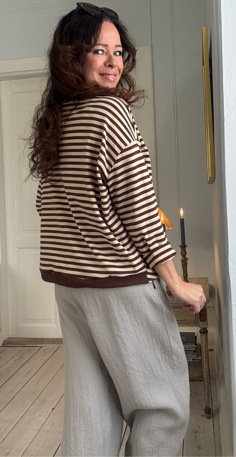 Forudbestil uge 9 Zenia bluse i oversized pasform med striber brun LikeLondon