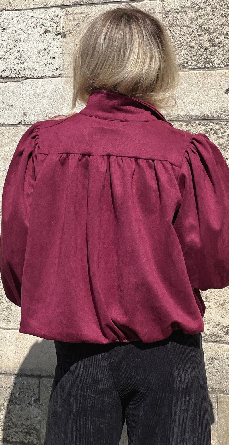 Mimmi kort jakke med hornknapper wine LikeLondon