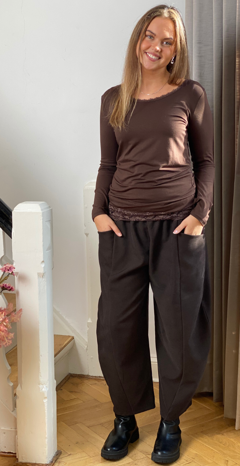 Dax bluse med lange ærmer og blondekant brun LikeLondon