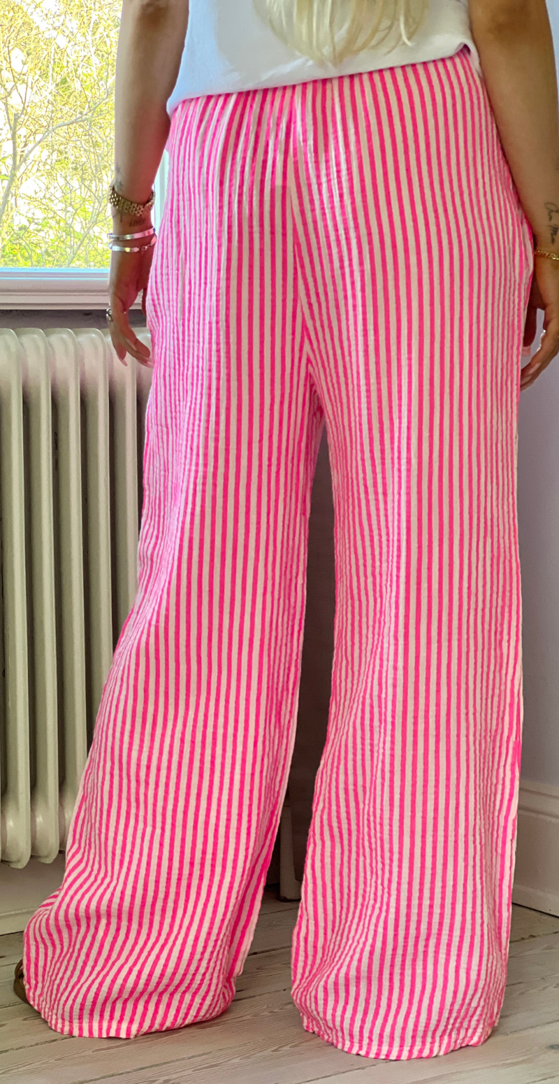 Zelina bukser med striber i musselin fuxia LikeLondon