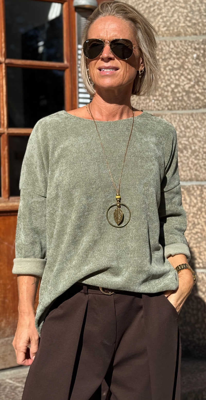 Maren bluse i velour og halskæde khaki LikeLondon