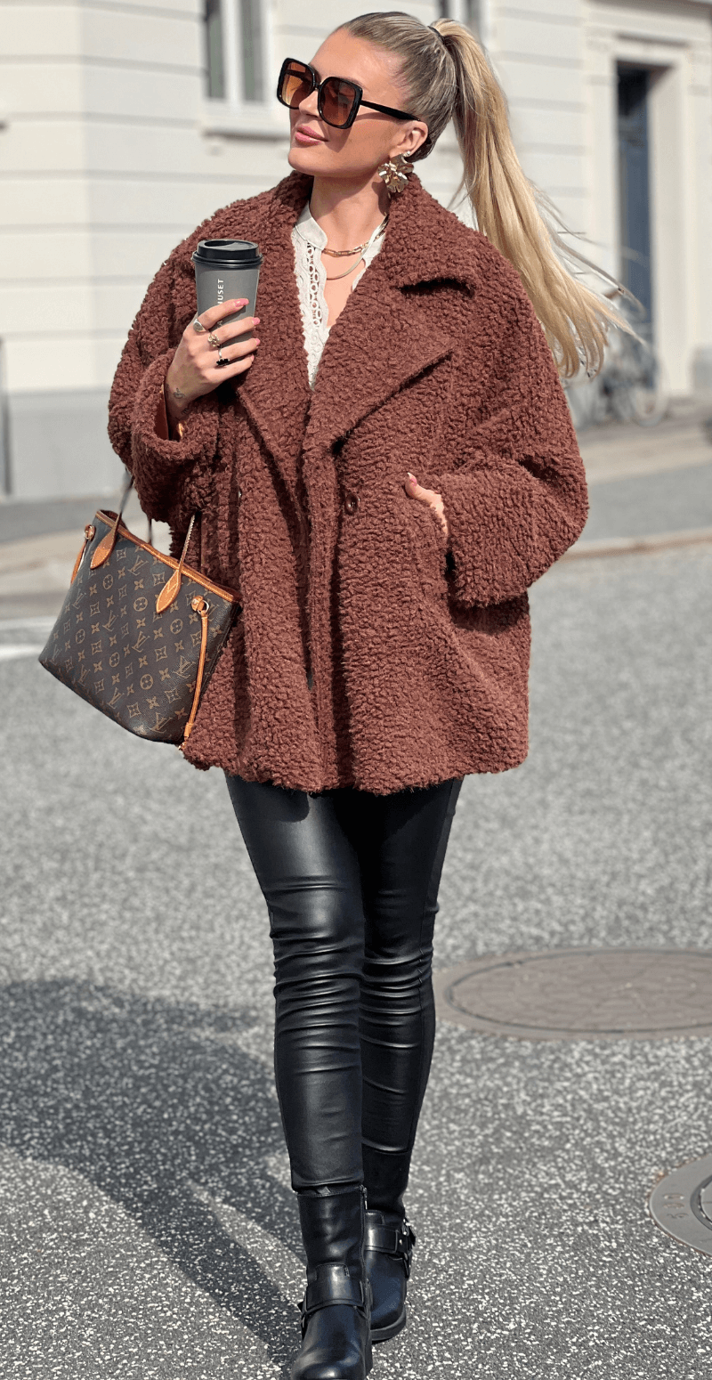 Marcella oversized teddy jakke med lommer brun LikeLondon