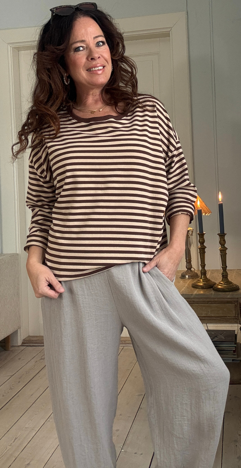 Forudbestil uge 9 Zenia bluse i oversized pasform med striber brun LikeLondon