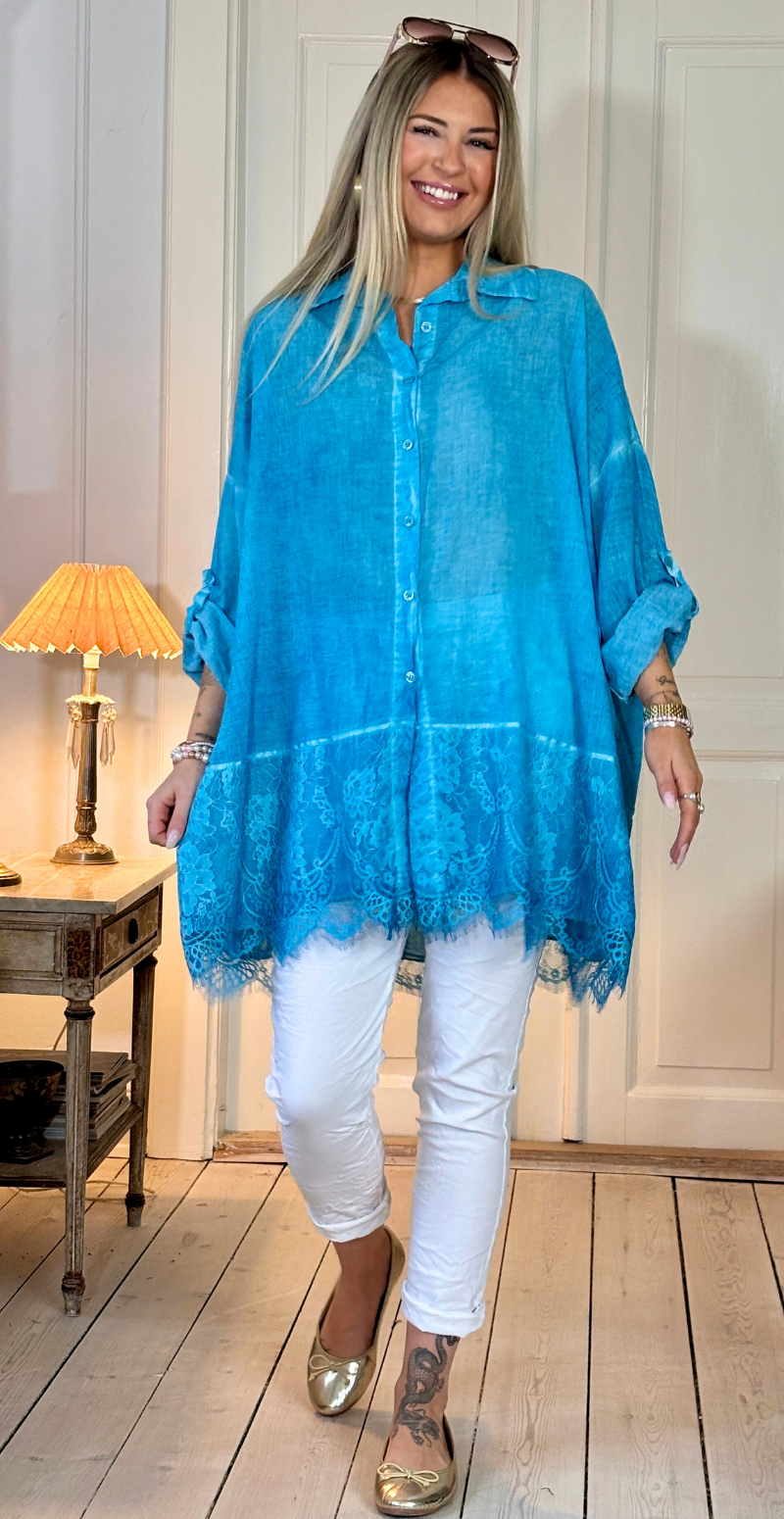 Qizi skjortetunika med bred blondekant turkis LikeLondon