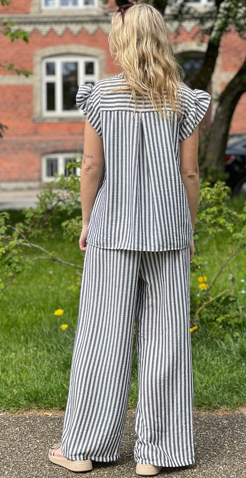 Lilje sæt med stribet bluse og bukser sort LikeLondon