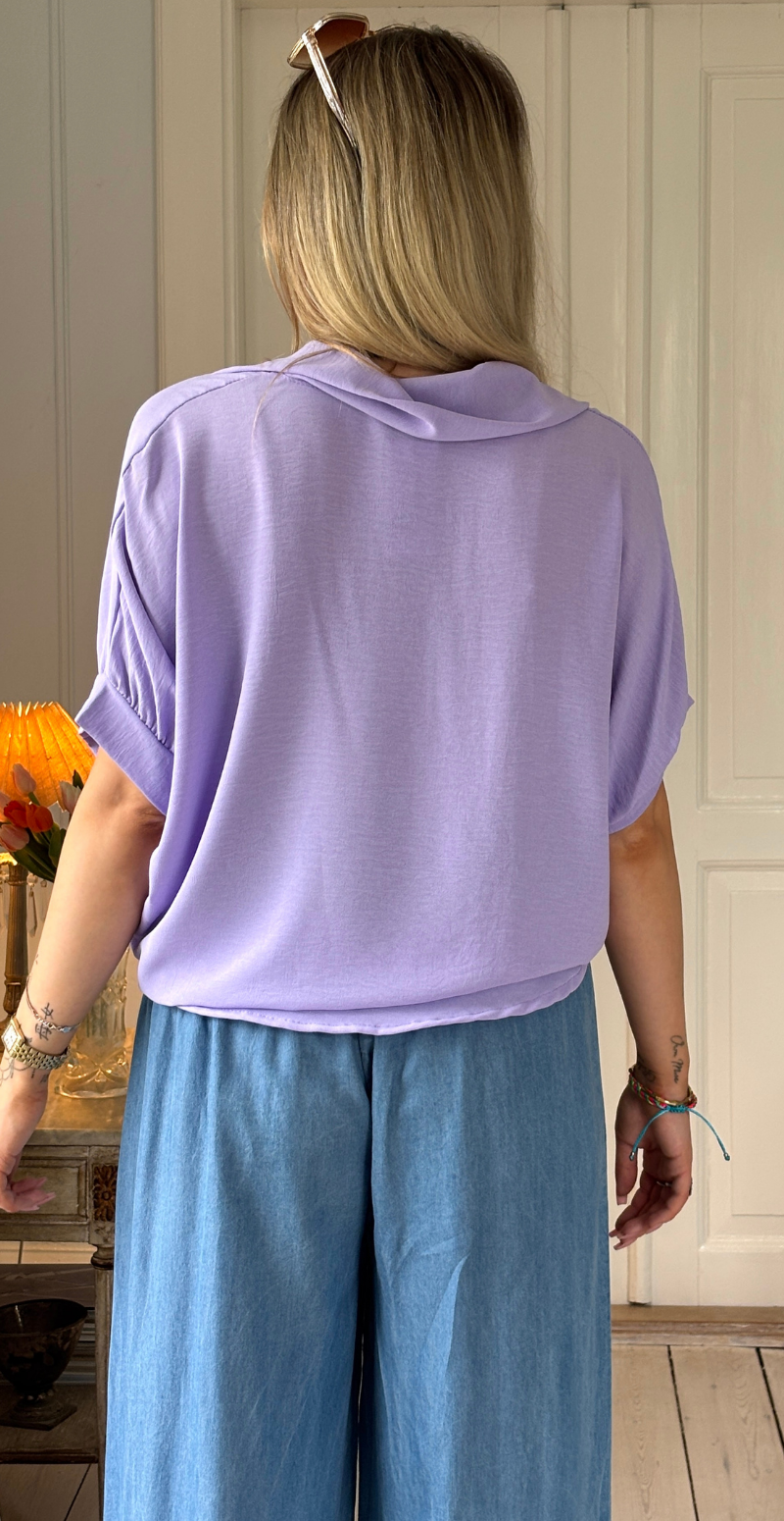 Barbara kortærmet skjortebluse med knudedetalje og spænde lilla LikeLondon