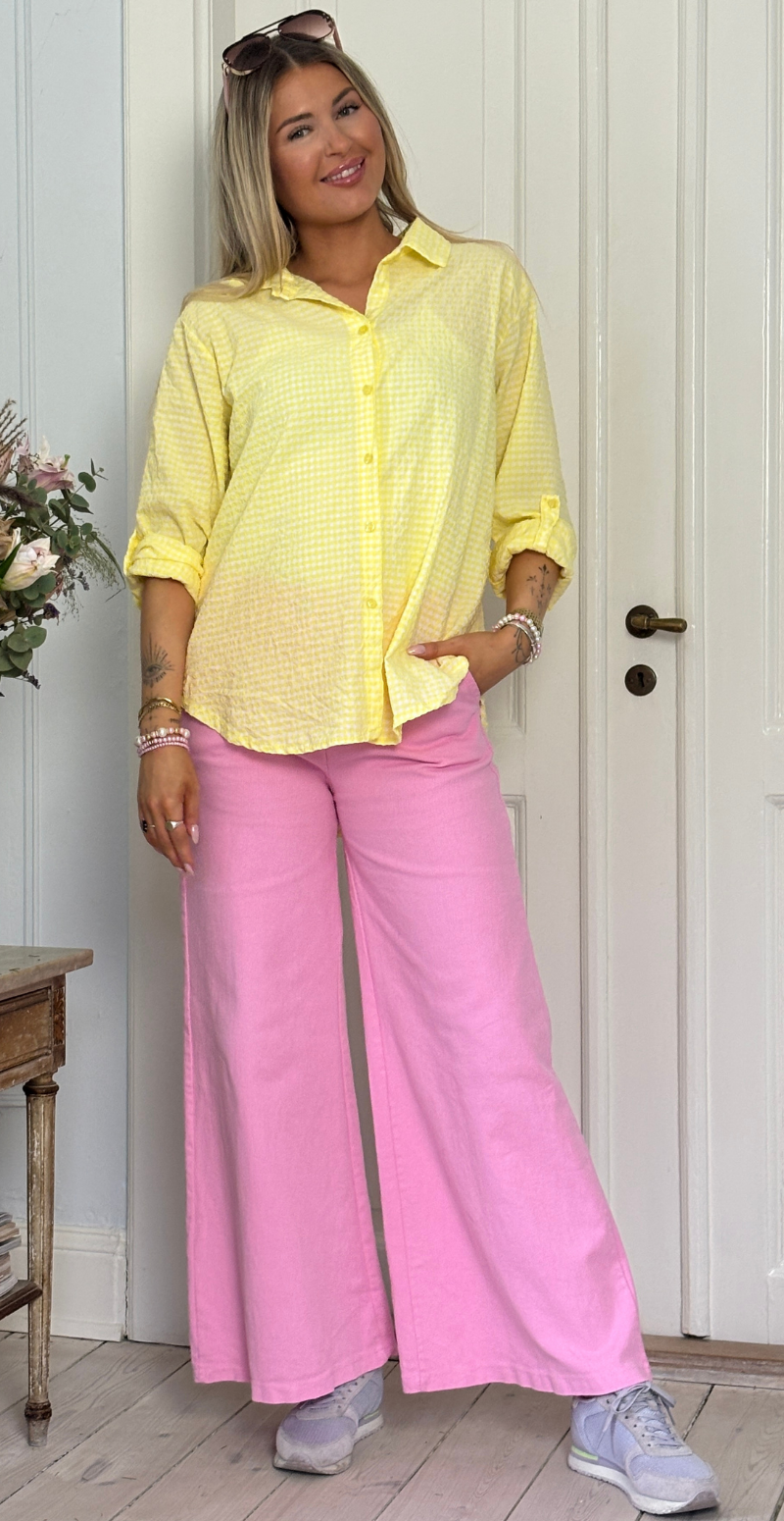 Pippa skjortebluse med krepp og tern gul LikeLondon