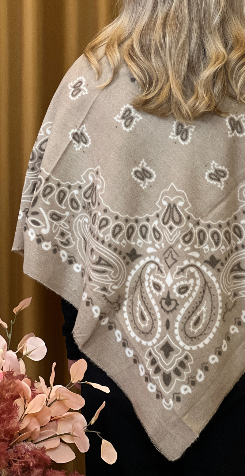 Tørklæde i kashmir med paisley mønster taupe LikeLondon