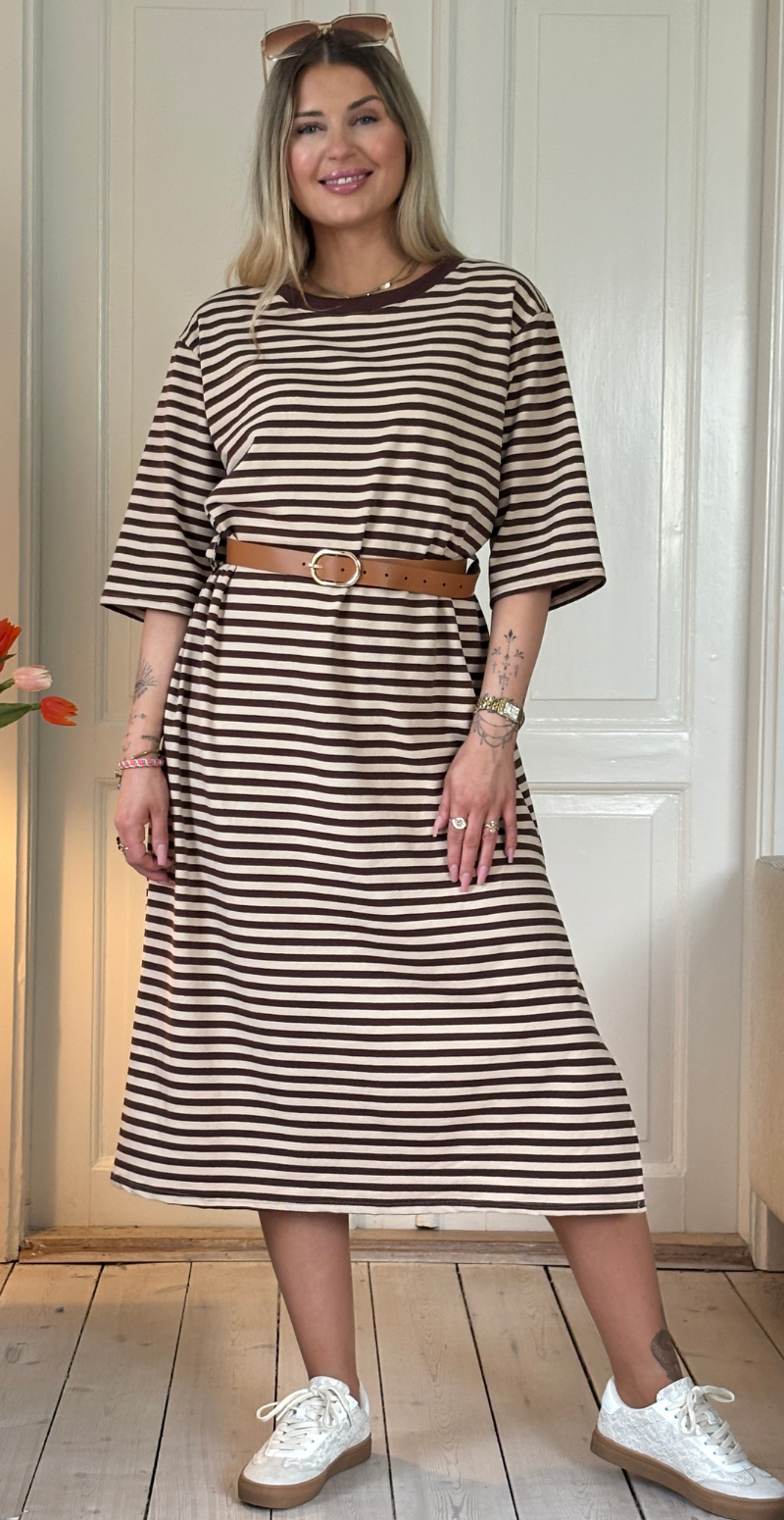 Zenia kjole med striber i brun LikeLondon