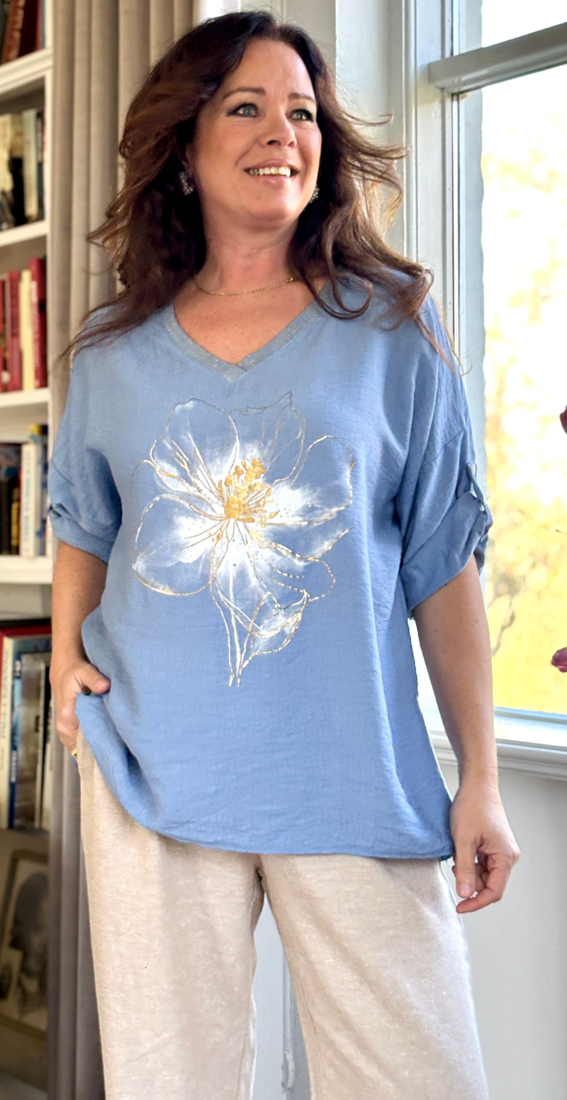 Katinka bluse med v-hals og blomstermotiv denim LikeLondon