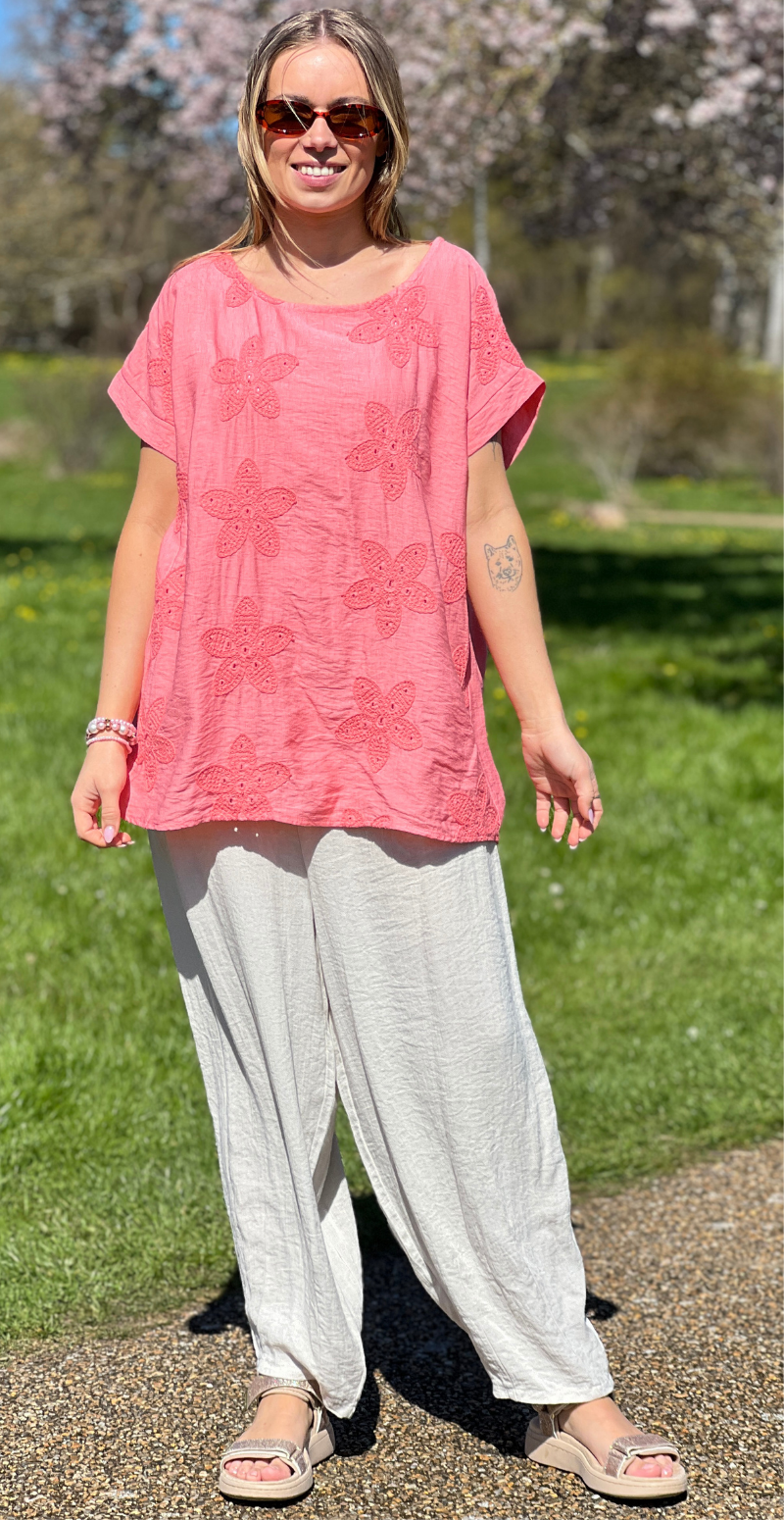 Zrita bluse med korte ærmer og hæklede blomster koral LikeLondon