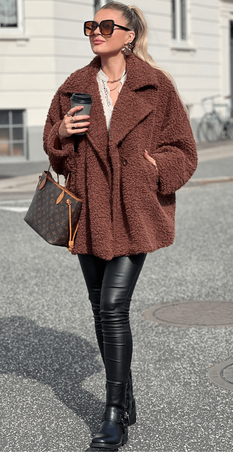 Marcella oversized teddy jakke med lommer brun LikeLondon