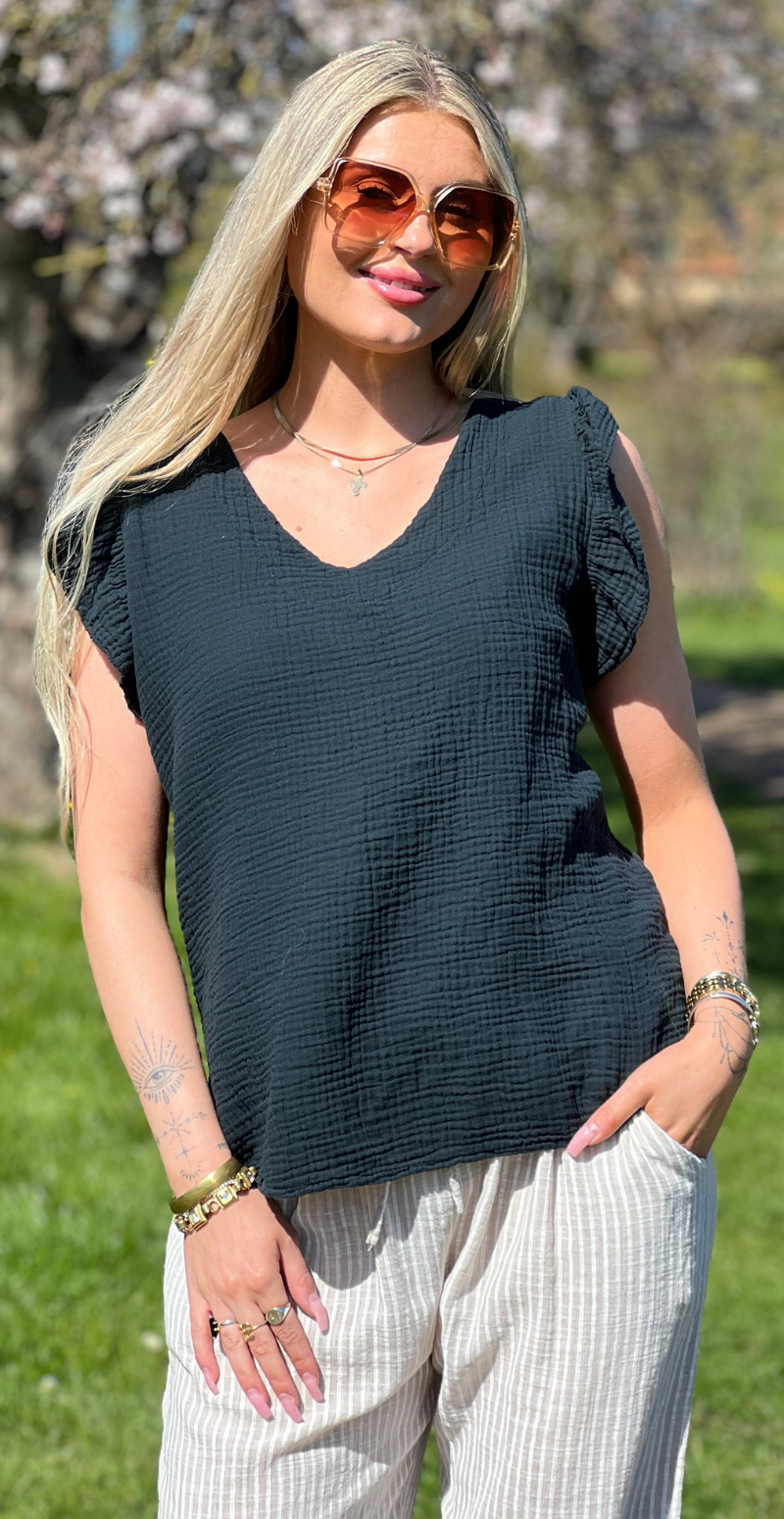 Hollie bluse med v-hals og flæsekant sort LikeLondon