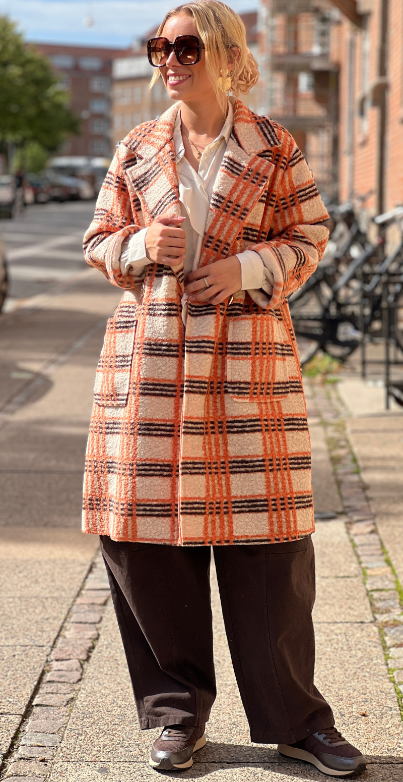 Edith ternet jakke med lommer og knapper orange LikeLondon