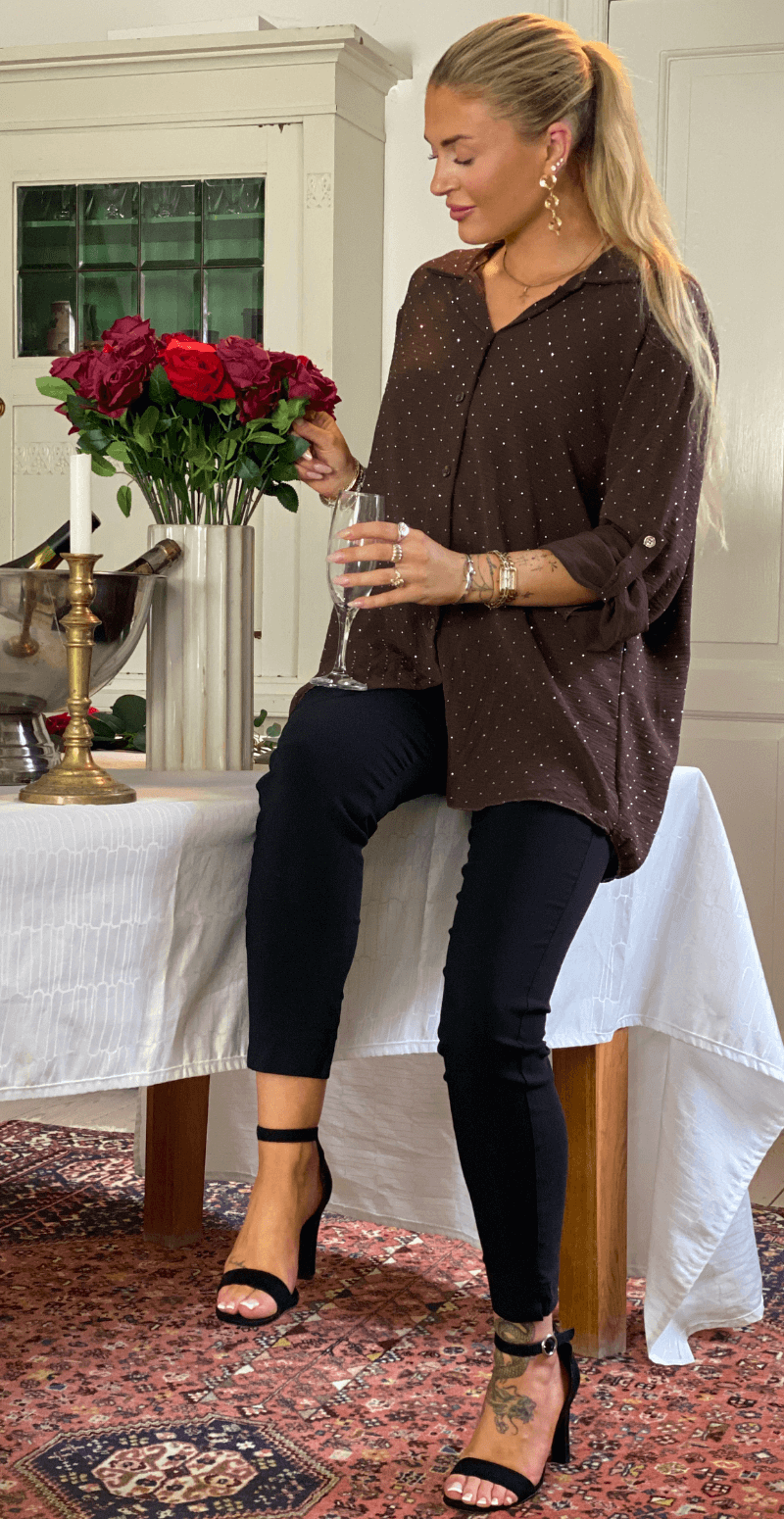 Emmeline skjortebluse med similisten brun LikeLondon