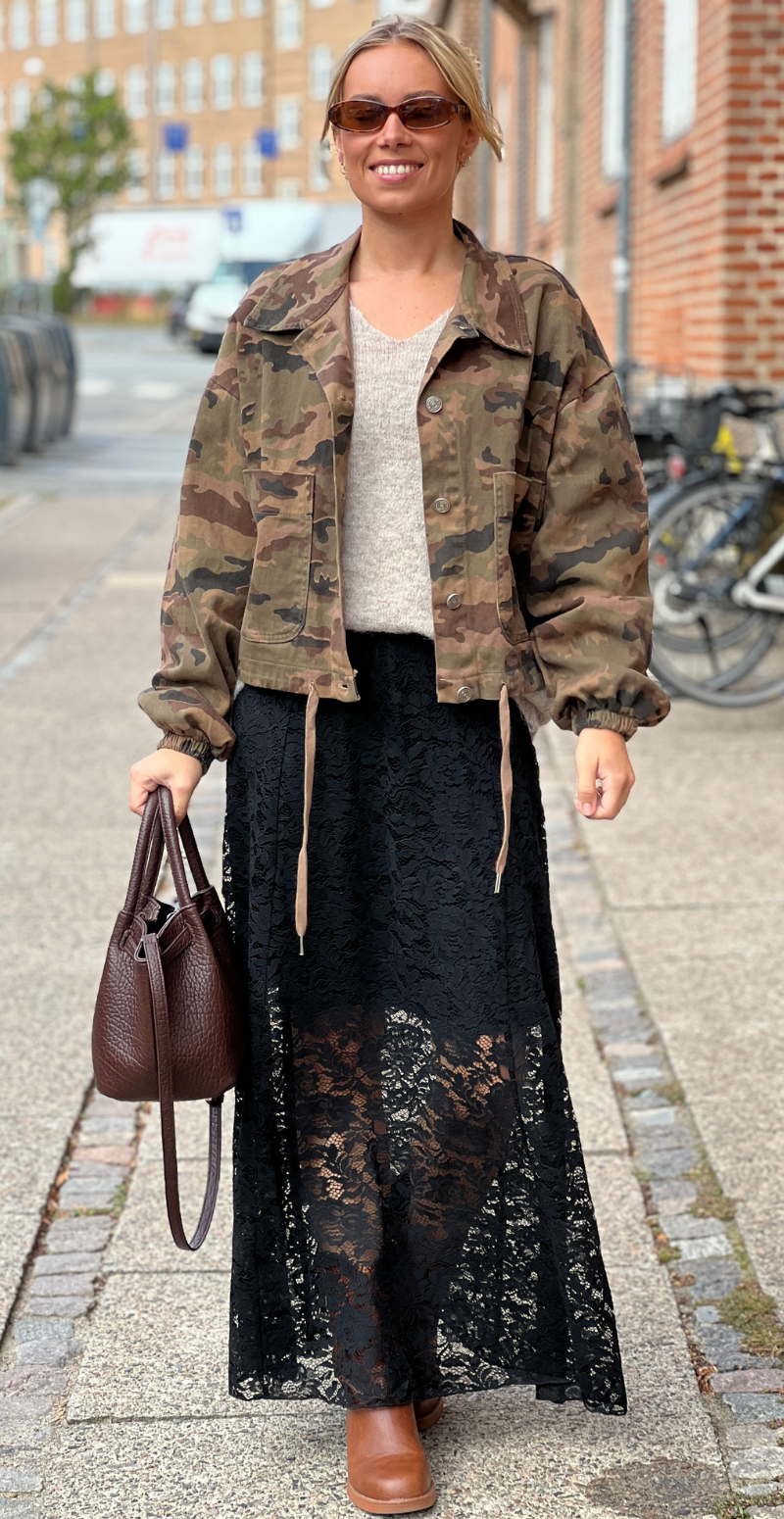Lacina Nederdel med blonder og blomstermønster sort Freequent