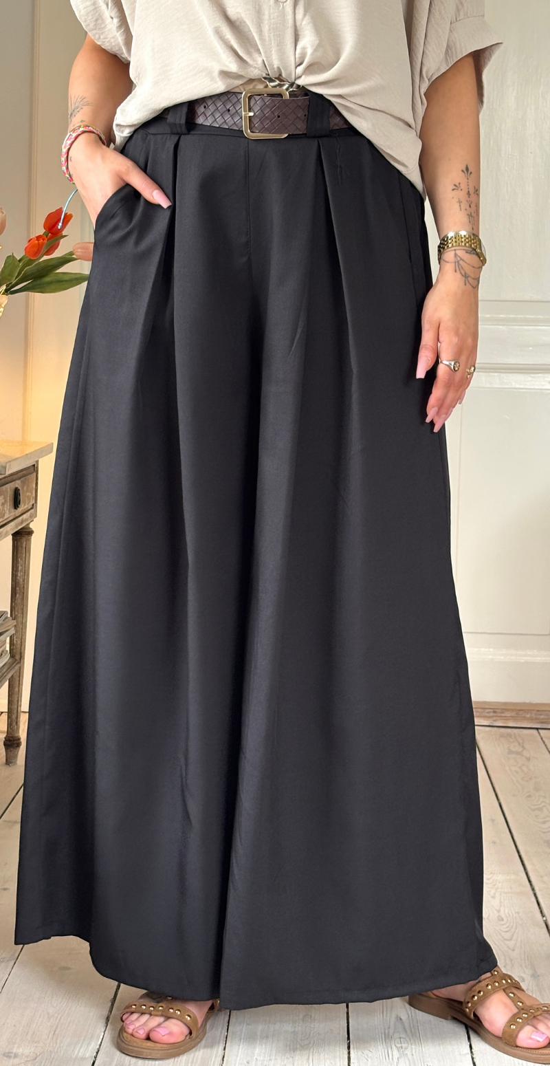 Romea bukser med vidde og bælte sort LikeLondon