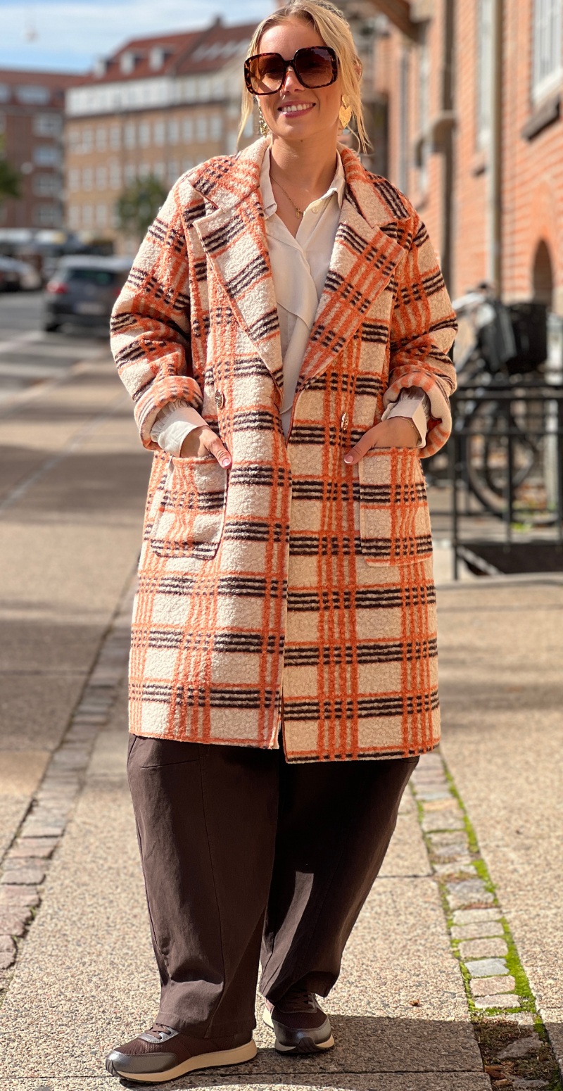 Edith ternet jakke med lommer og knapper orange LikeLondon