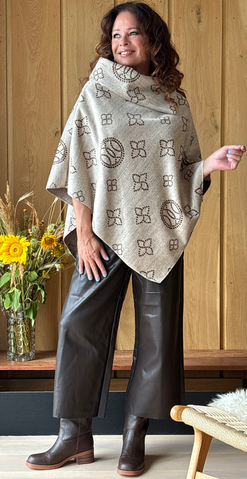 Sienna poncho med ornament mønster beige LikeLondon