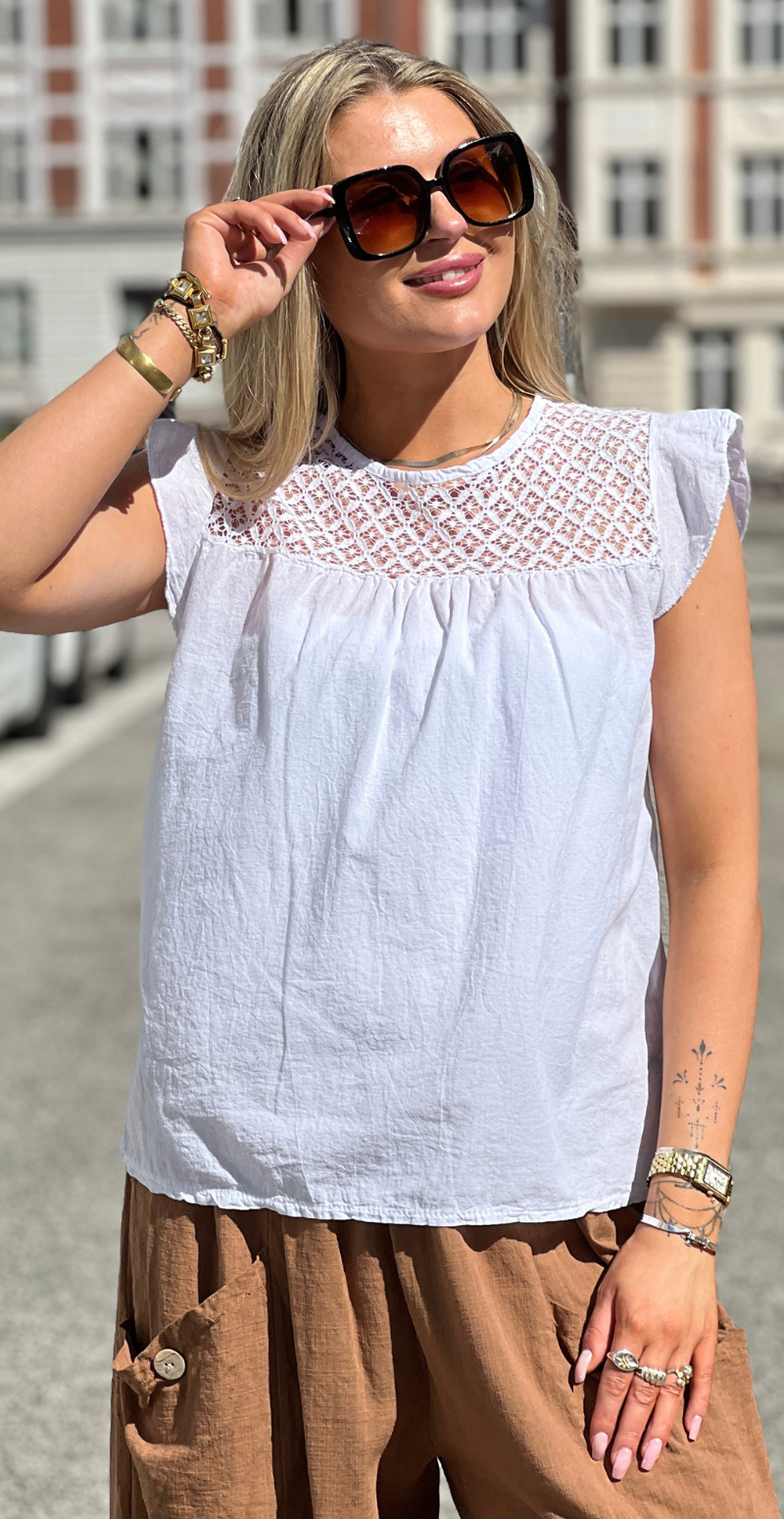 Pixie bluse med blonde og flæseærmer hvid LikeLondon