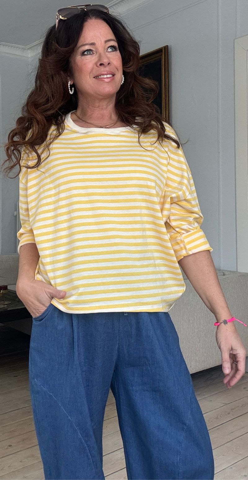 Zenia bluse i oversized pasform med striber gul/hvid LikeLondon