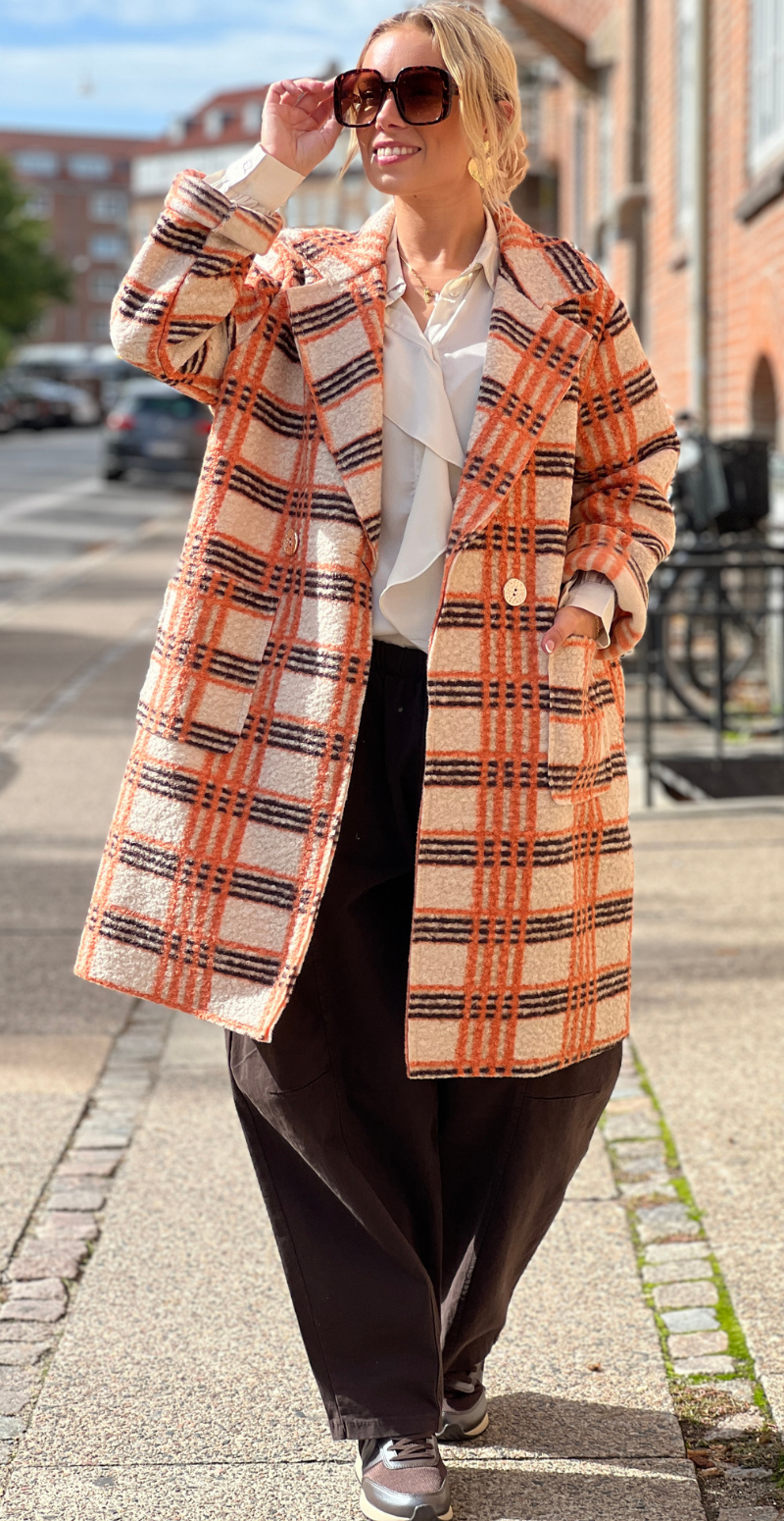 Edith ternet jakke med lommer og knapper orange LikeLondon