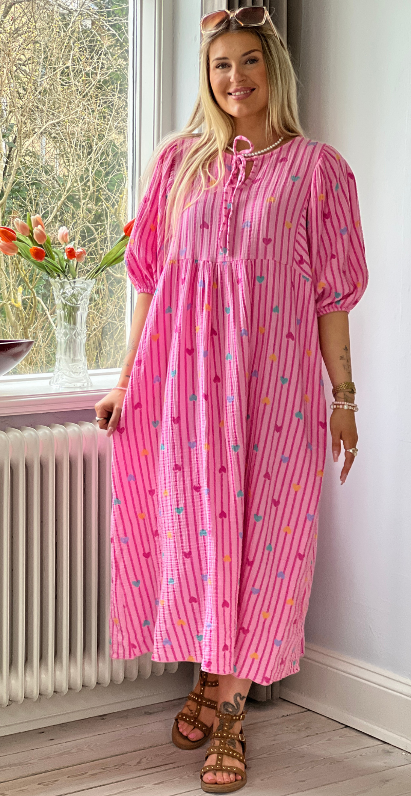 Pauline kjole i musselin stripe multi LikeLondon