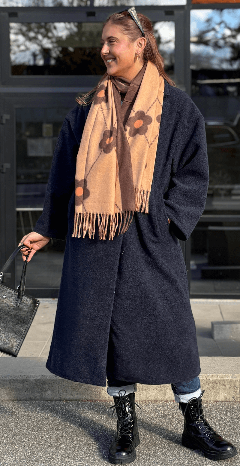 Uldtørklæde med store blomster og frynser camel LikeLondon