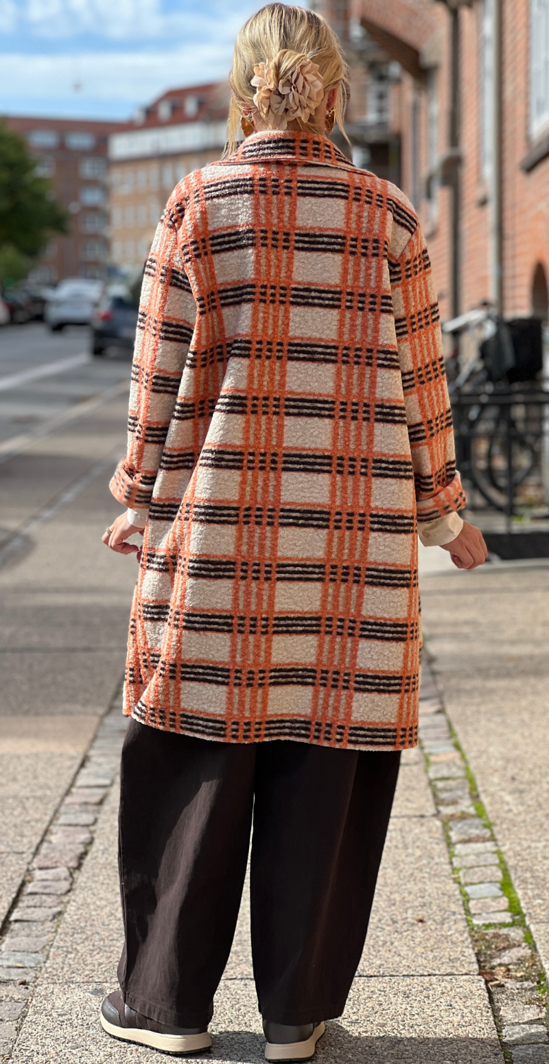 Edith ternet jakke med lommer og knapper orange LikeLondon