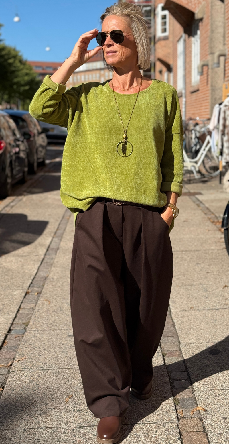 Maren bluse i velour og halskæde lime LikeLondon