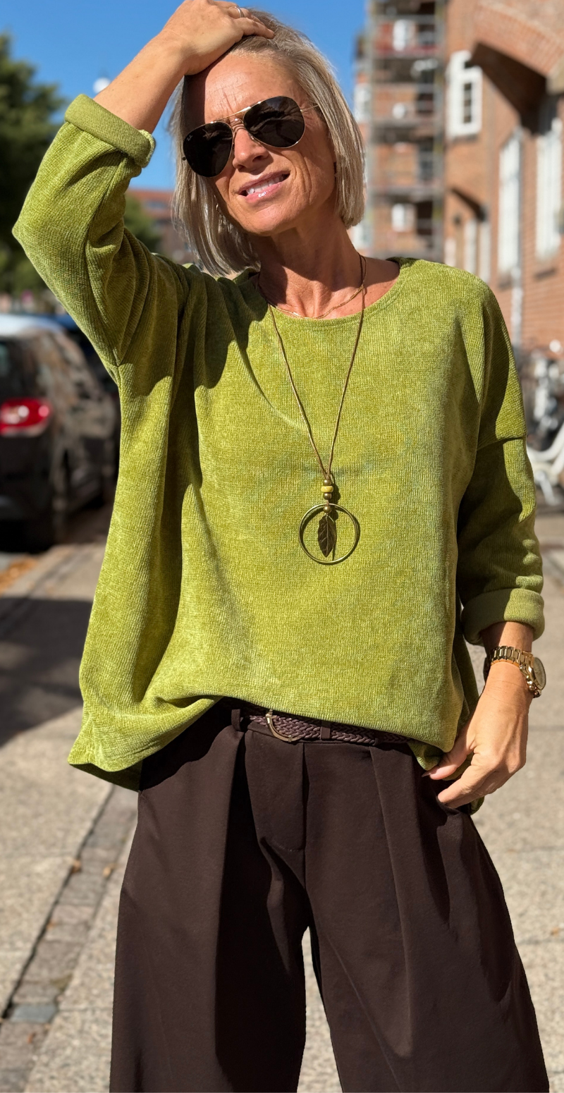 Maren bluse i velour og halskæde lime LikeLondon