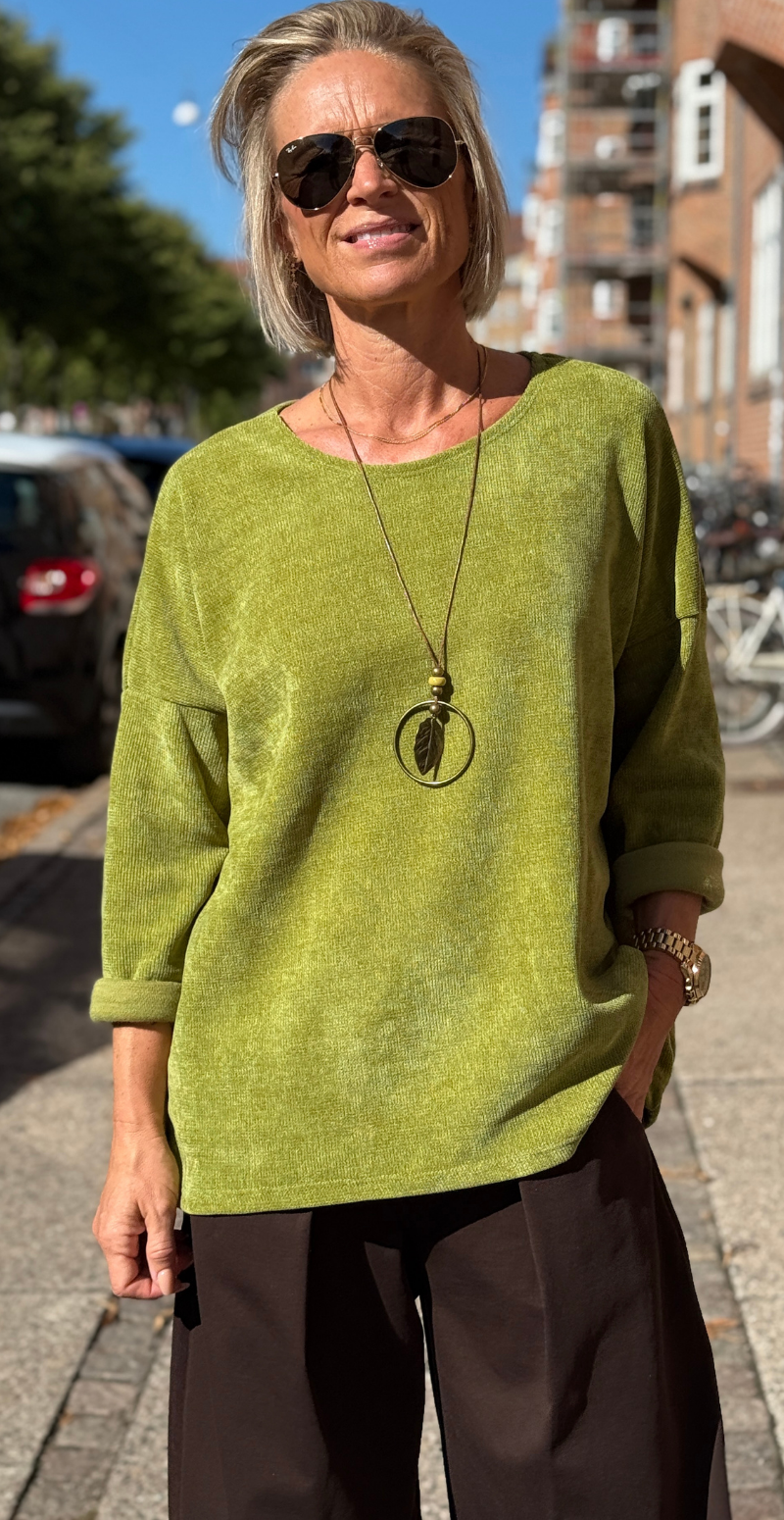 Maren bluse i velour og halskæde lime LikeLondon