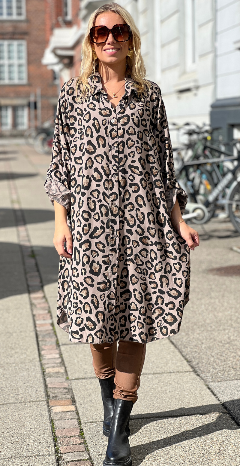 Marlowe gennemknappet tunika med leopardprint fango LikeLondon