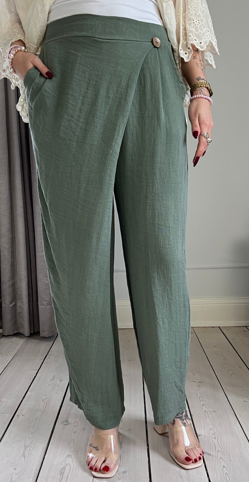 Normi bukser med træknap og slå-om effekt light militare LikeLondon