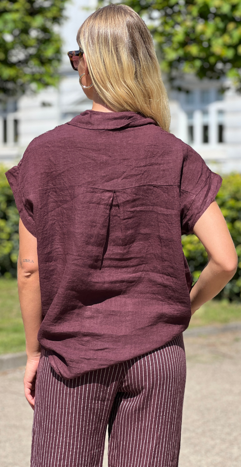 Kaitlin hørbluse med felter af striber bordeaux LikeLondon