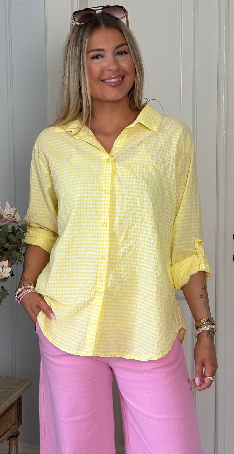 Pippa skjortebluse med krepp og tern gul LikeLondon