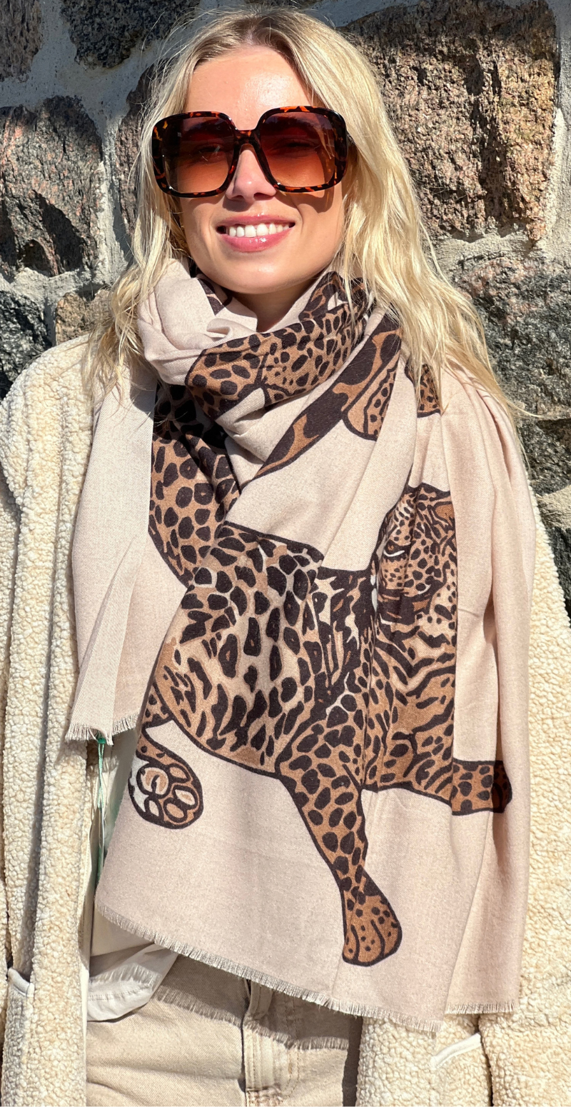 Tørklæde med leoparder beige LikeLondon