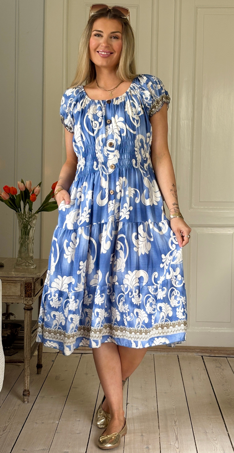 Abby kjole med paisleyprint og smock blå LikeLondon