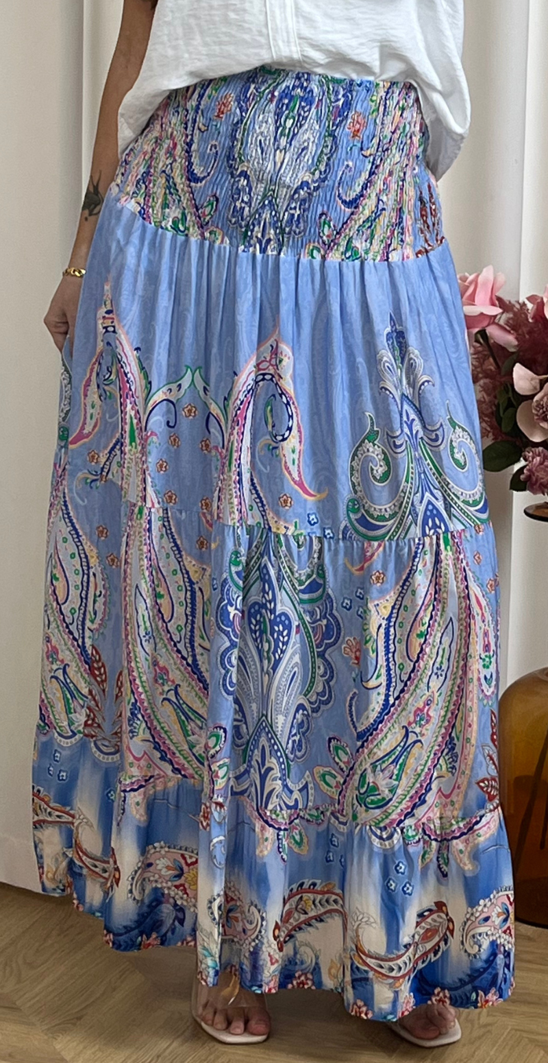 Thora nederdel med paisley print sky LikeLondon