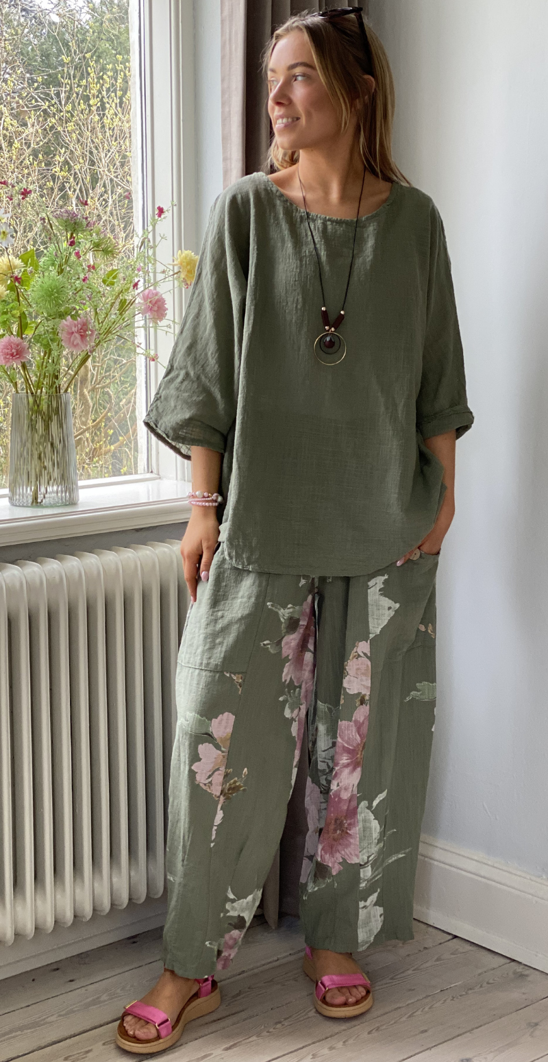 Forudbestil uge 18 Alida bluse med vidde og halskæde khaki LikeLondon