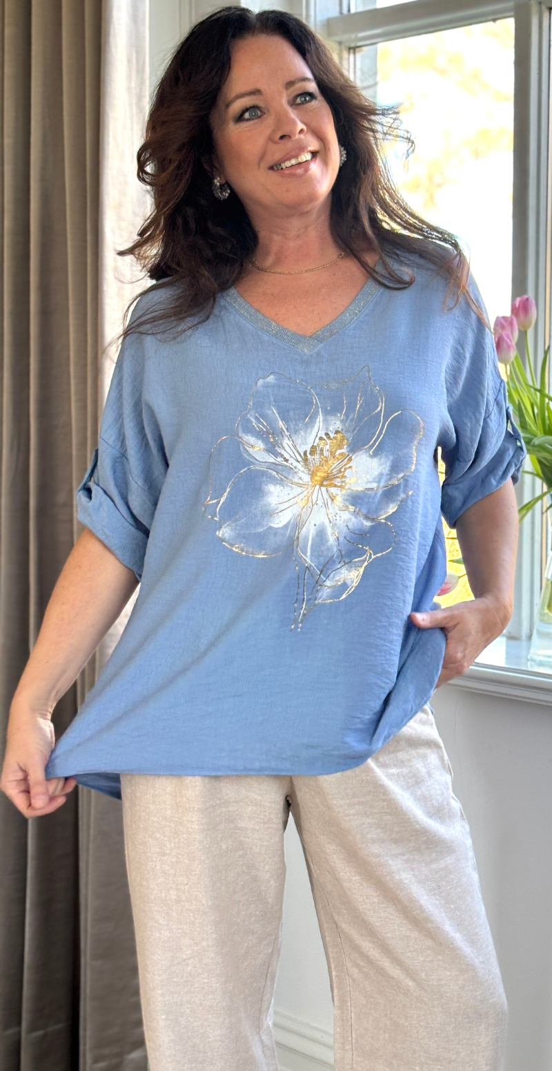 Katinka bluse med v-hals og blomstermotiv denim LikeLondon