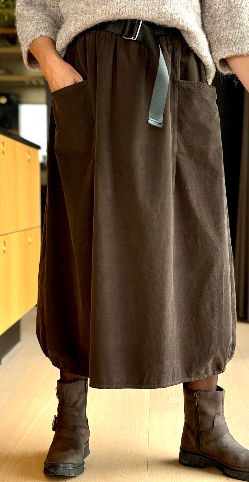 Allison fløjlsnederdel med lommer brun LikeLondon