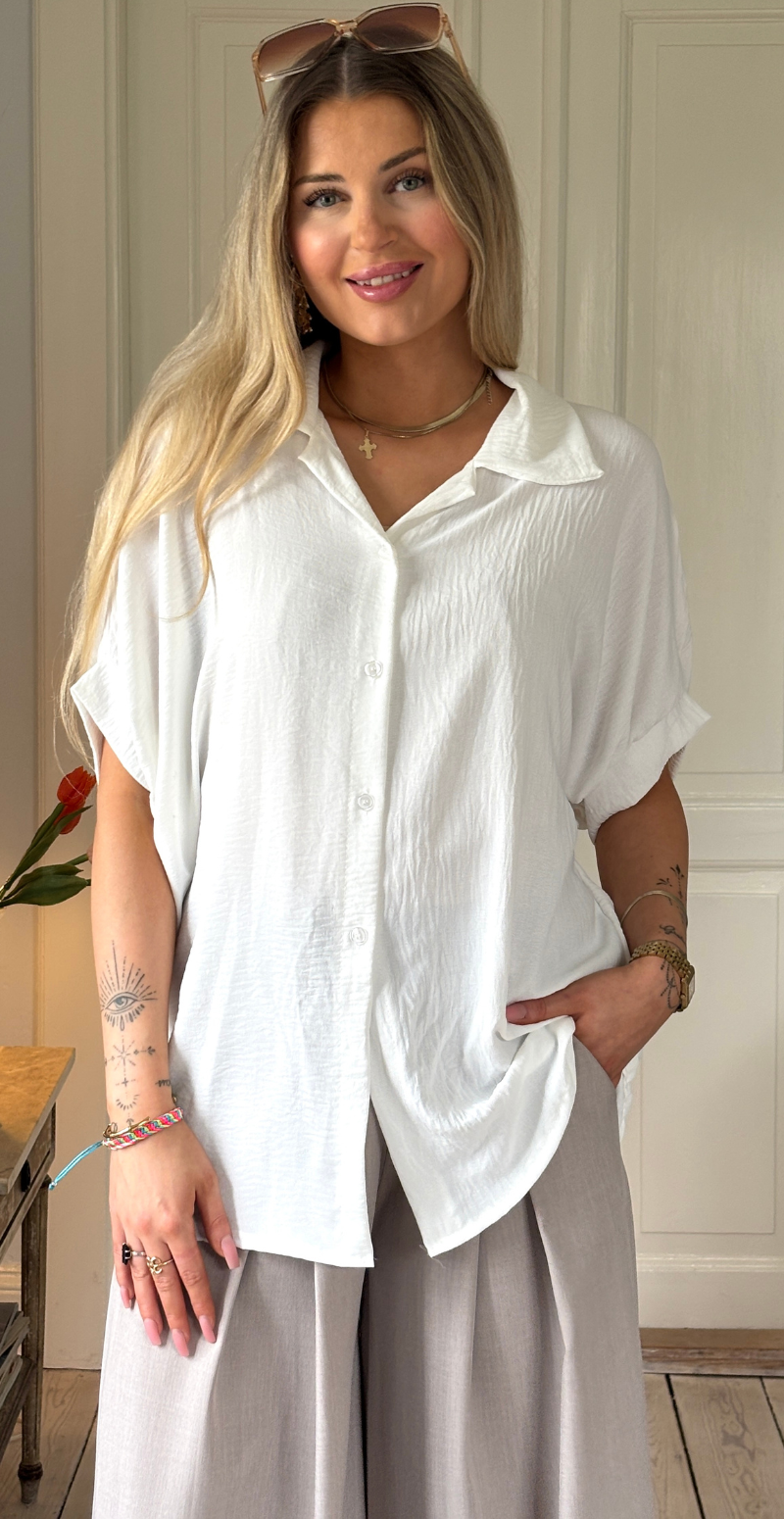 Barbara kortærmet skjortebluse med knudedetalje og spænde hvid LikeLondon