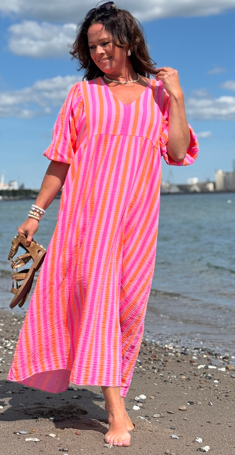 Zira lang kjole med grafisk mønster og v-hals orange/fuxia LikeLondon