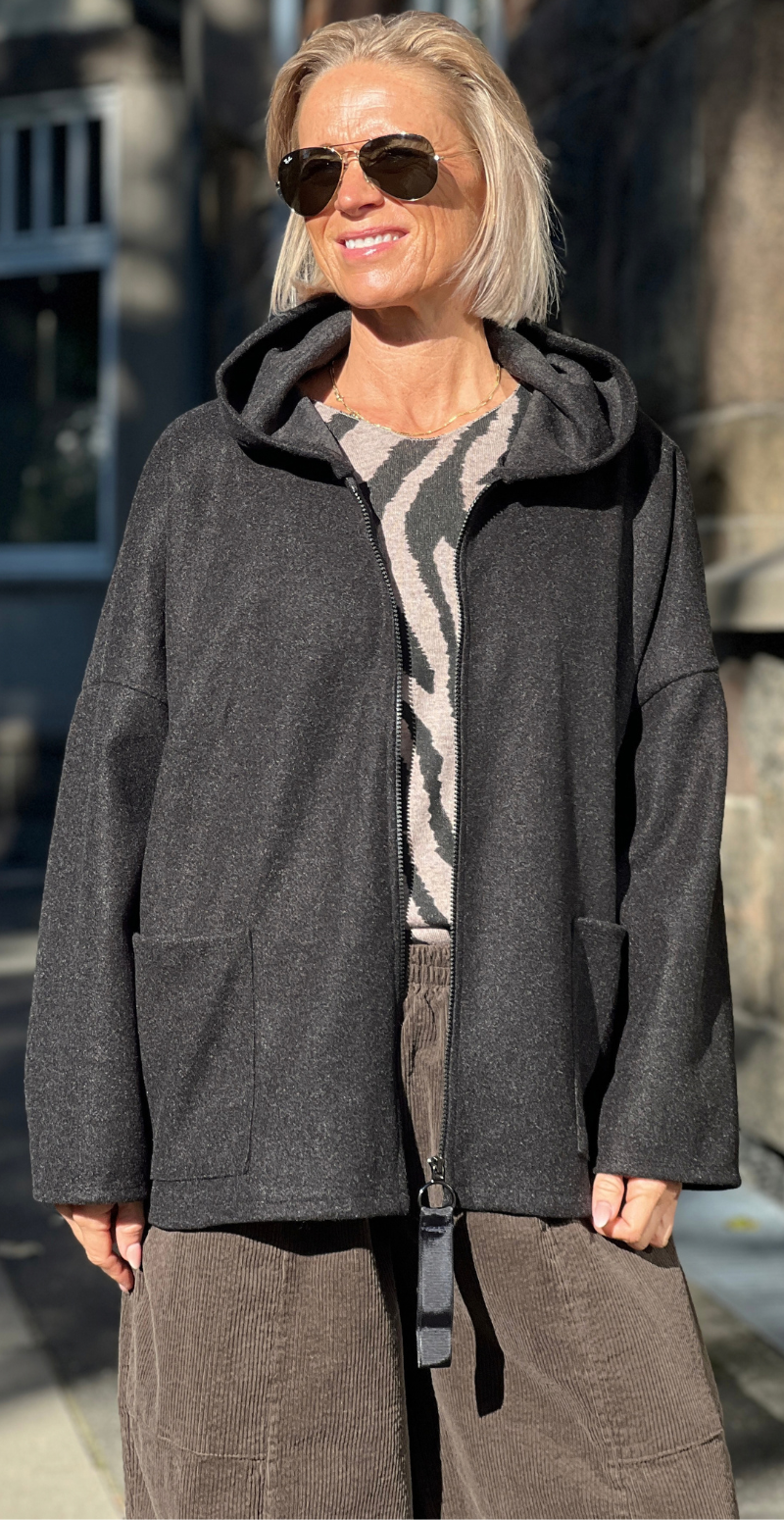 Alice fleece jakke med hætte sort LikeLondon