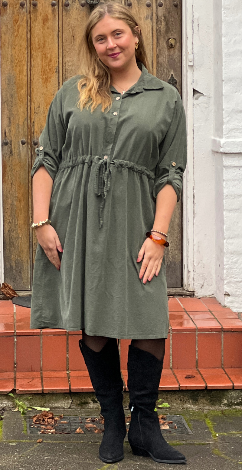 Silvia fløjlskjole med snøre i taljen military LikeLondon