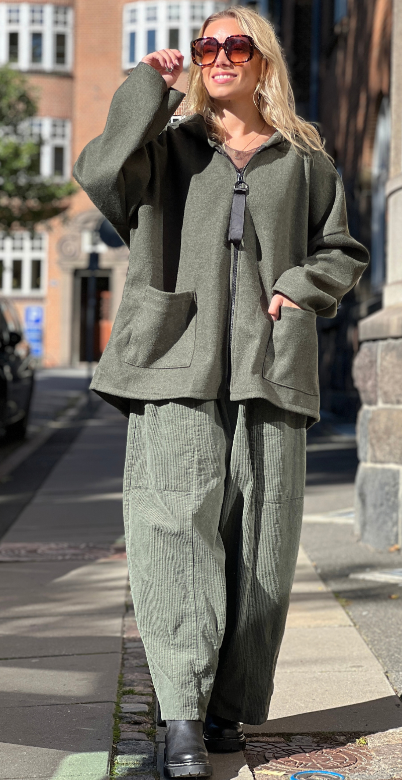 Gwen fløjlsbukser med store lommer military LikeLondon